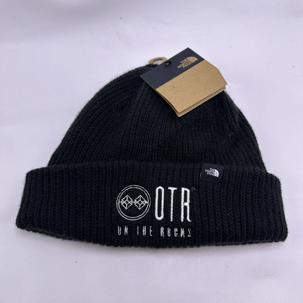 The North Face Circular Ribbed Beanie Black NWT Embroidered On The Rocks